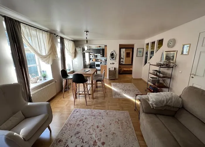 Old Town With Sauna. شقة كوريسارِ